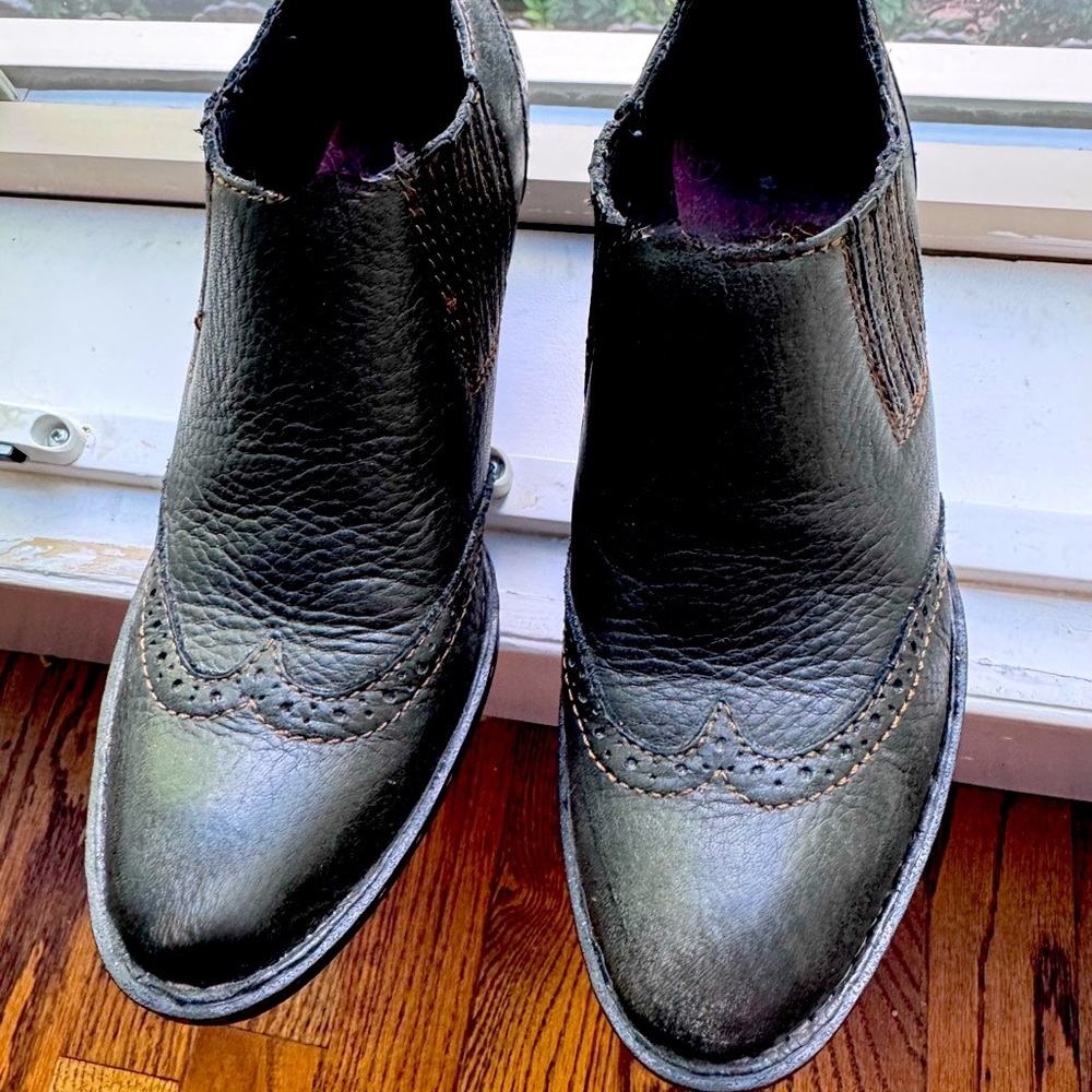 Bjorn’s Women’s spectator shoes